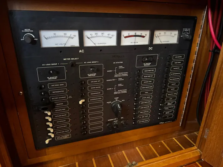 Meridian Yacht Photos Pics 