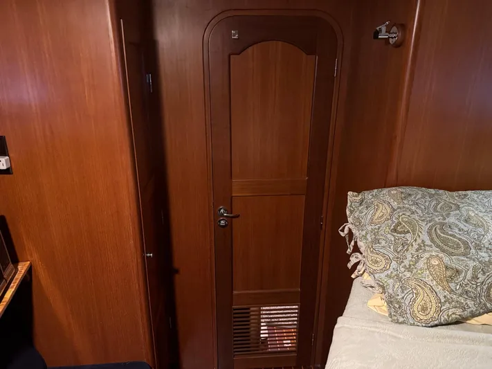 Meridian Yacht Photos Pics 