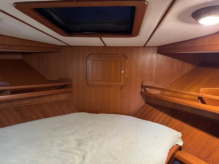 Meridian Yacht Photos Pics 