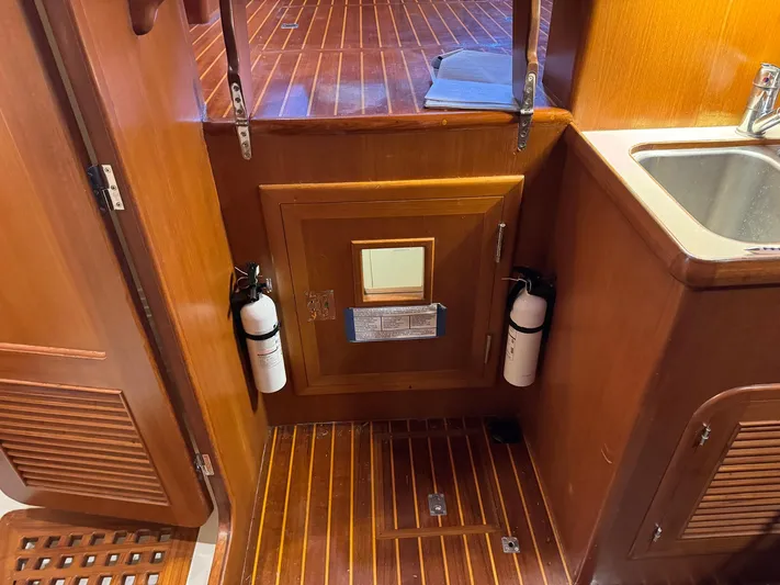 Meridian Yacht Photos Pics 