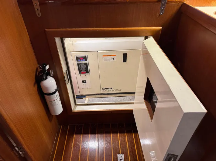 Meridian Yacht Photos Pics 