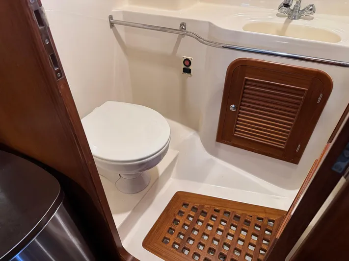 Meridian Yacht Photos Pics 