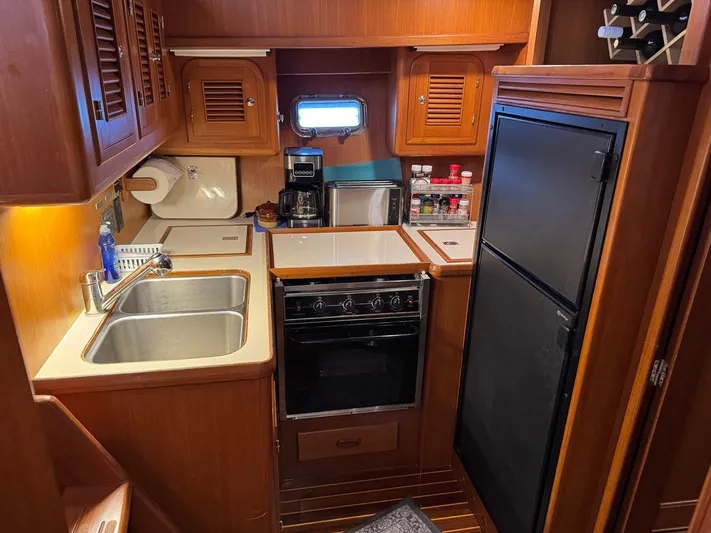 Meridian Yacht Photos Pics 