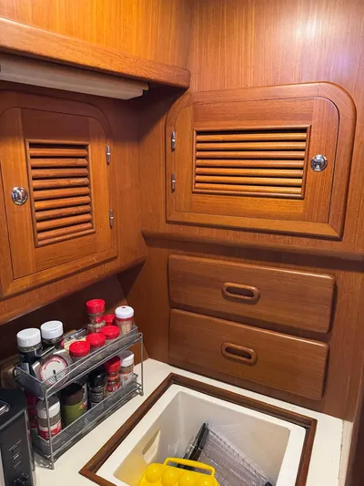 Meridian Yacht Photos Pics 