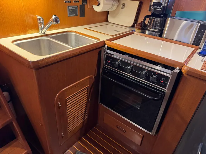 Meridian Yacht Photos Pics 