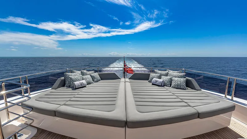 Tc Yacht Photos Pics Skydeck Aft - Sunpad