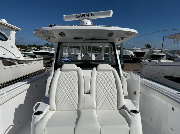  Yacht Photos Pics 2025 EVERGLADES 395 CC - Image 24