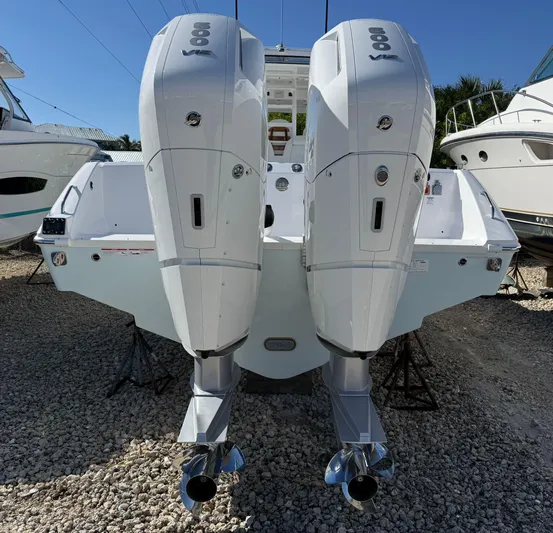  Yacht Photos Pics 2025 EVERGLADES 395 CC - Image 14