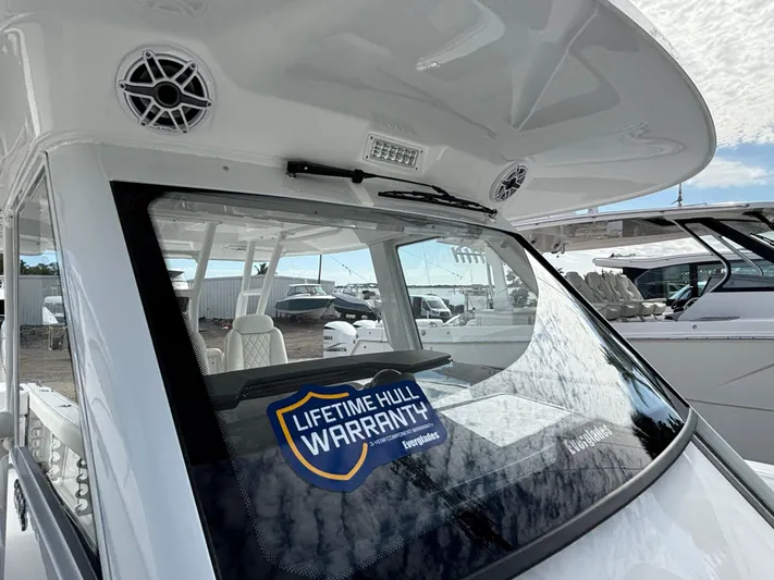  Yacht Photos Pics 2025 EVERGLADES 395 CC - Image 23