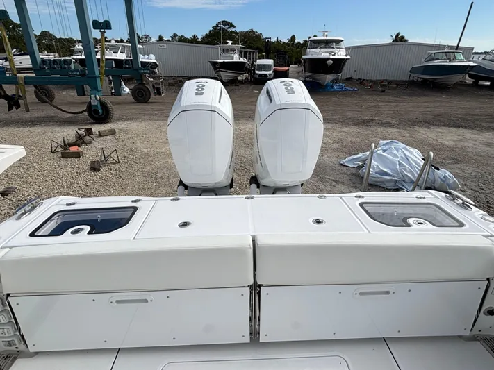  Yacht Photos Pics 2025 EVERGLADES 395 CC - Image 22