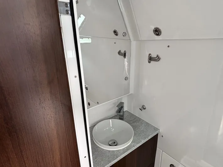  Yacht Photos Pics 2025 EVERGLADES 395 CC - Image 30