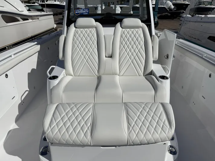  Yacht Photos Pics 2025 EVERGLADES 395 CC - Image 25