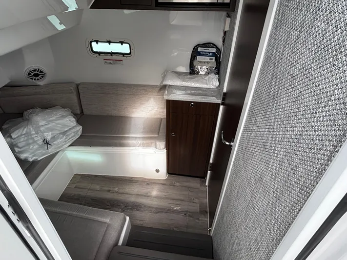  Yacht Photos Pics 2025 EVERGLADES 395 CC - Image 28