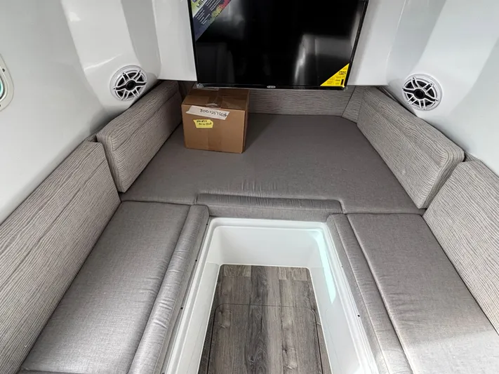  Yacht Photos Pics 2025 EVERGLADES 395 CC - Image 29