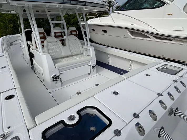  Yacht Photos Pics 2025 EVERGLADES 395 CC - Image 19