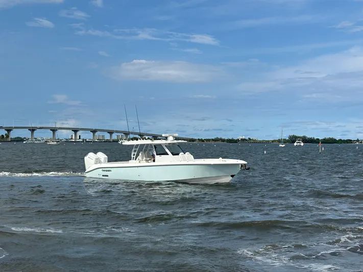  Yacht Photos Pics 2025 EVERGLADES 395 CC - Image 3