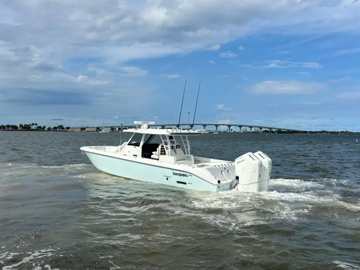  Yacht Photos Pics 2025 EVERGLADES 395 CC - Image 6