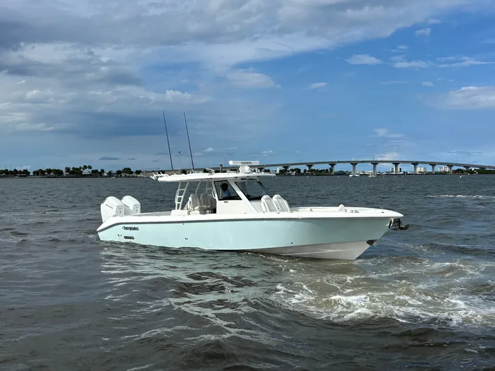  Yacht Photos Pics 2025 EVERGLADES 395 CC - Image 1