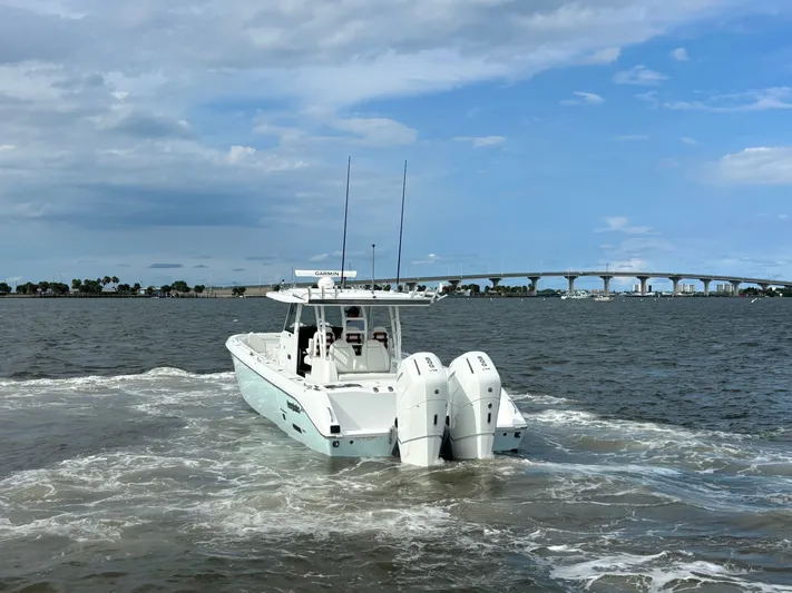  Yacht Photos Pics 2025 EVERGLADES 395 CC - Image 5