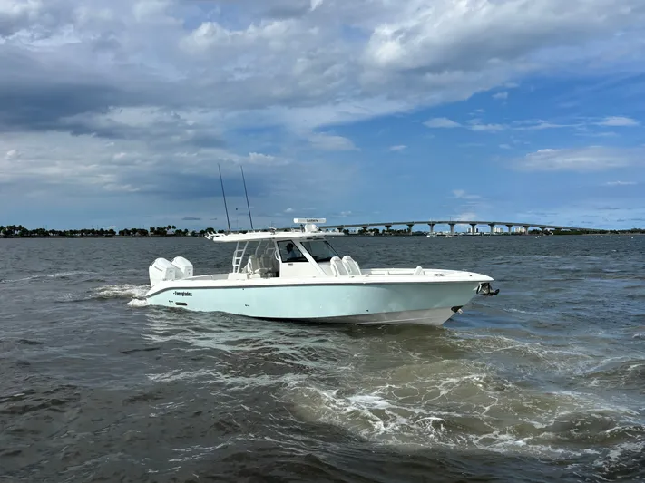  Yacht Photos Pics 2025 EVERGLADES 395 CC - Image 2
