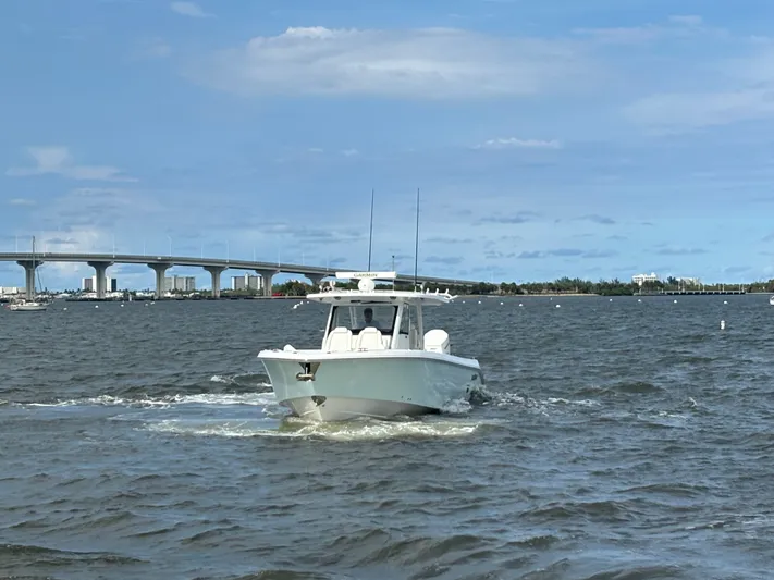  Yacht Photos Pics 2025 EVERGLADES 395 CC - Image 4