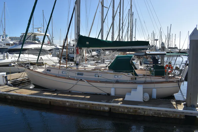 Shibumi Yacht Photos Pics 1995 Island Packet 37 sailboat docked at marina, surrounded by other boats.