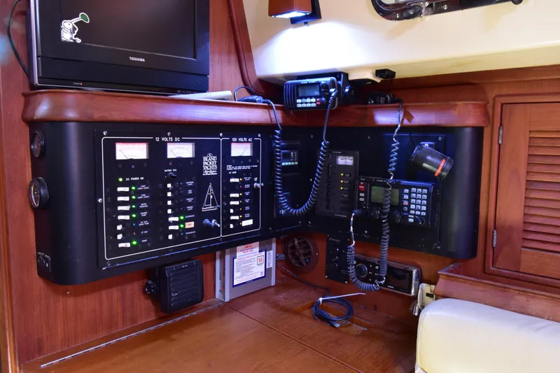 Shibumi Yacht Photos Pics Control panel of a 1995 Island Packet 37 yacht with communication equipment.