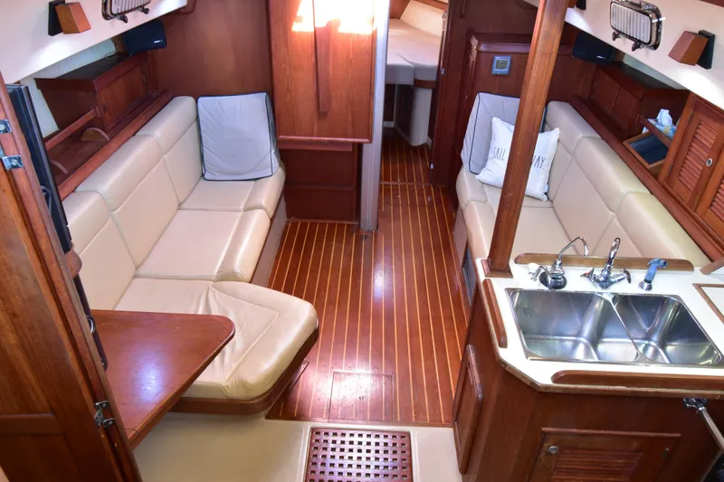 Shibumi Yacht Photos Pics Interior of a 1995 Island Packet 37 sailboat with wood finish and cozy seating.