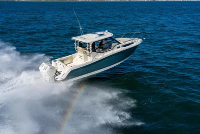 Boston Whaler 325 Conquest