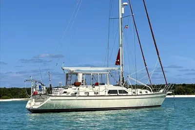 Island Packet 485