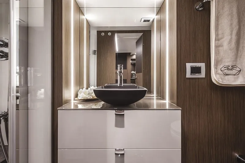  Yacht Photos Pics Manufacturer Provided Image