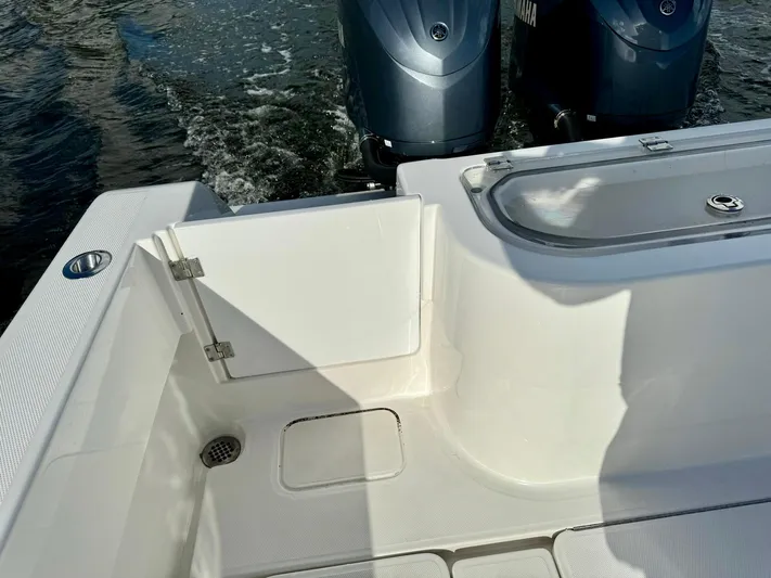 Cheers Yacht Photos Pics 2020 Invincible 33 Open Fisherman boat with dual engines and deck view.