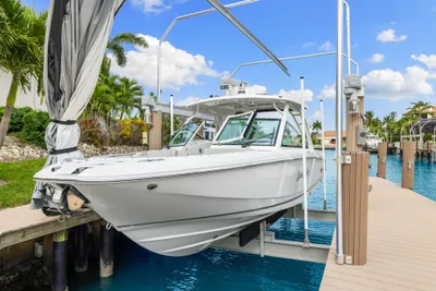 Boston Whaler 320 Vantage