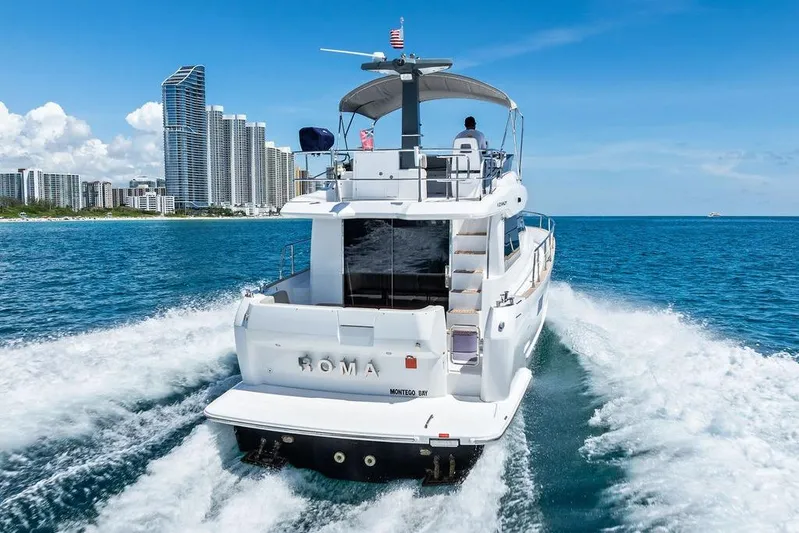  Yacht Photos Pics Azimut Magellano 43 yacht cruising near city skyline, 2021 model.