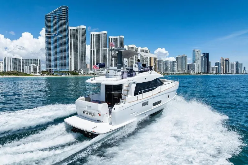  Yacht Photos Pics Azimut Magellano 43 yacht cruising near city skyline, 2021 model.