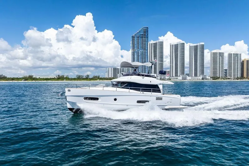  Yacht Photos Pics Azimut Magellano 43 yacht cruising near city skyline, 2021 model.