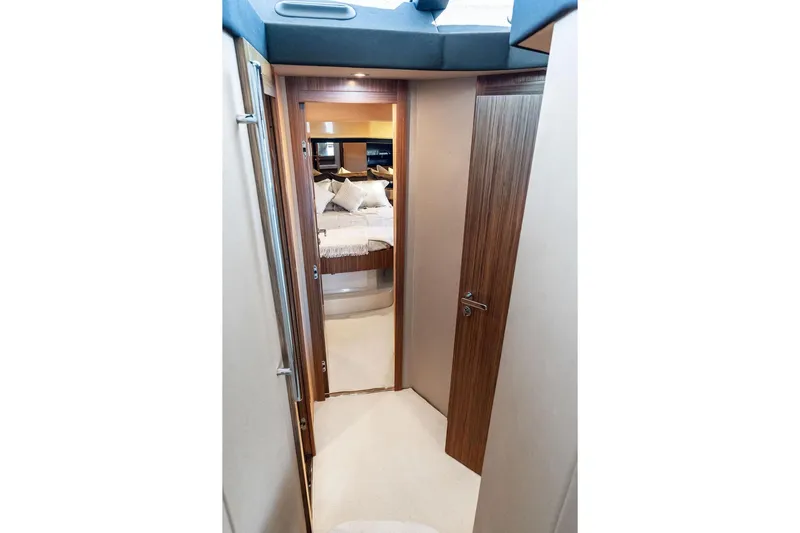  Yacht Photos Pics Interior view of 2021 Azimut Magellano 43 yacht, featuring a cozy bedroom.