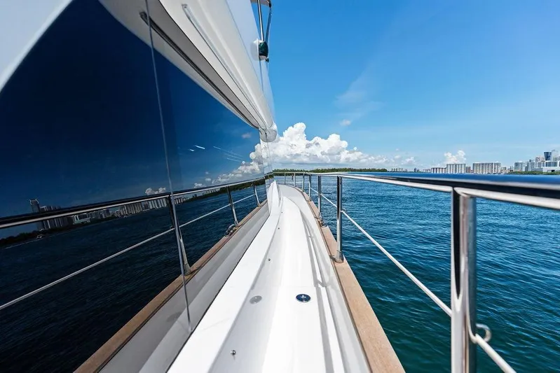  Yacht Photos Pics Azimut Magellano 43 yacht cruising on blue ocean, 2021 model, clear sky background.