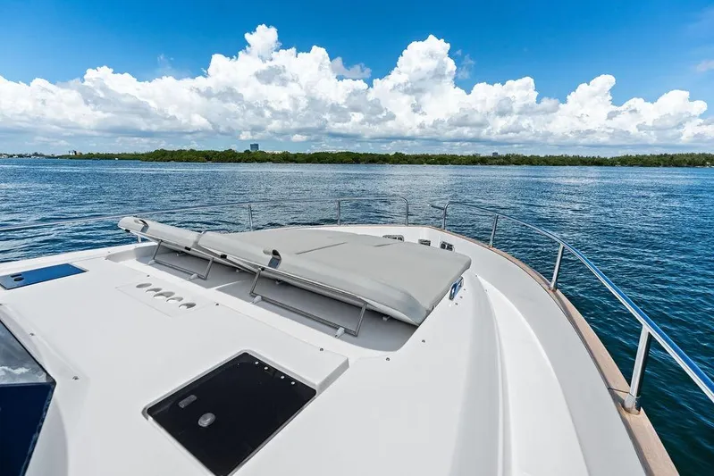  Yacht Photos Pics Azimut Magellano 43 yacht deck, 2021 model, cruising on a sunny day with clear skies.