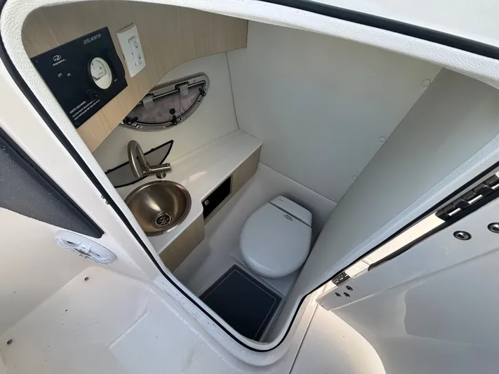  Yacht Photos Pics 2025 REGAL LX6 - Image 13