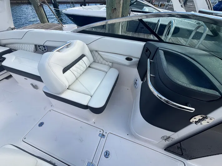  Yacht Photos Pics 2025 REGAL LX6 - Image 10