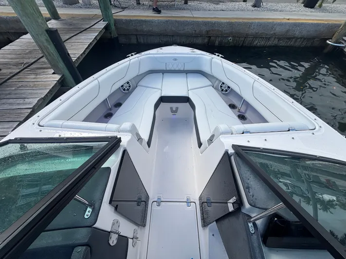  Yacht Photos Pics 2025 REGAL LX6 - Image 8