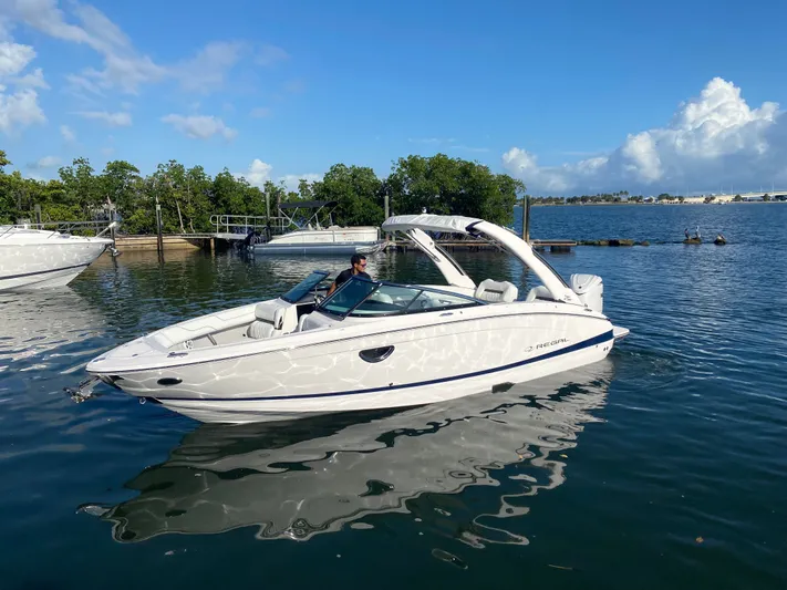  Yacht Photos Pics 2025 REGAL LX6 - Image 2