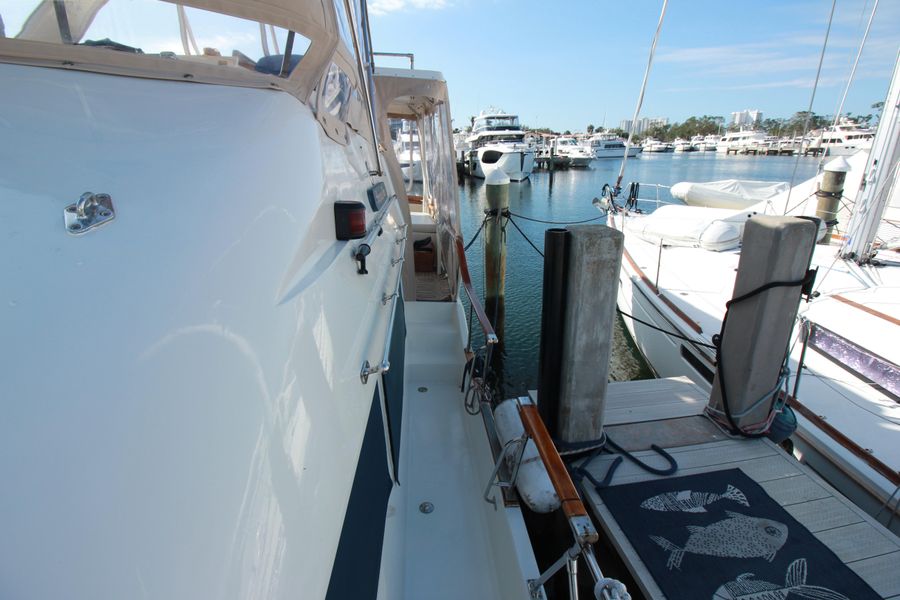 1987 Kha Shing Sundeck