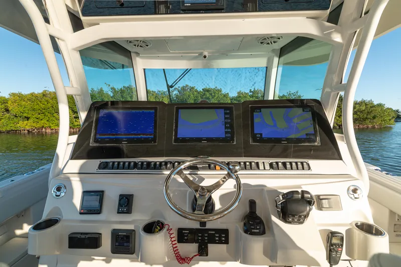 Liberado Yacht Photos Pics Helm of 2018 HCB 53 Suenos RXV with advanced navigation displays and controls.