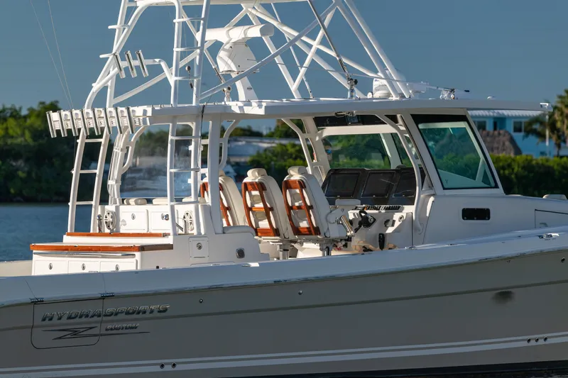 Liberado Yacht Photos Pics 2018 HCB 53 Suenos RXV boat with sleek design and advanced navigation equipment.