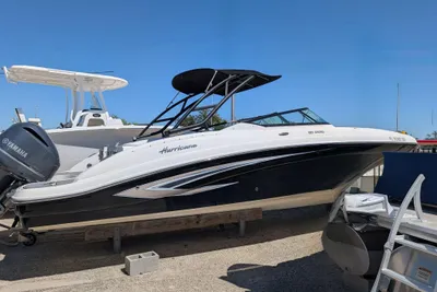 Hurricane SunDeck 2690 OB