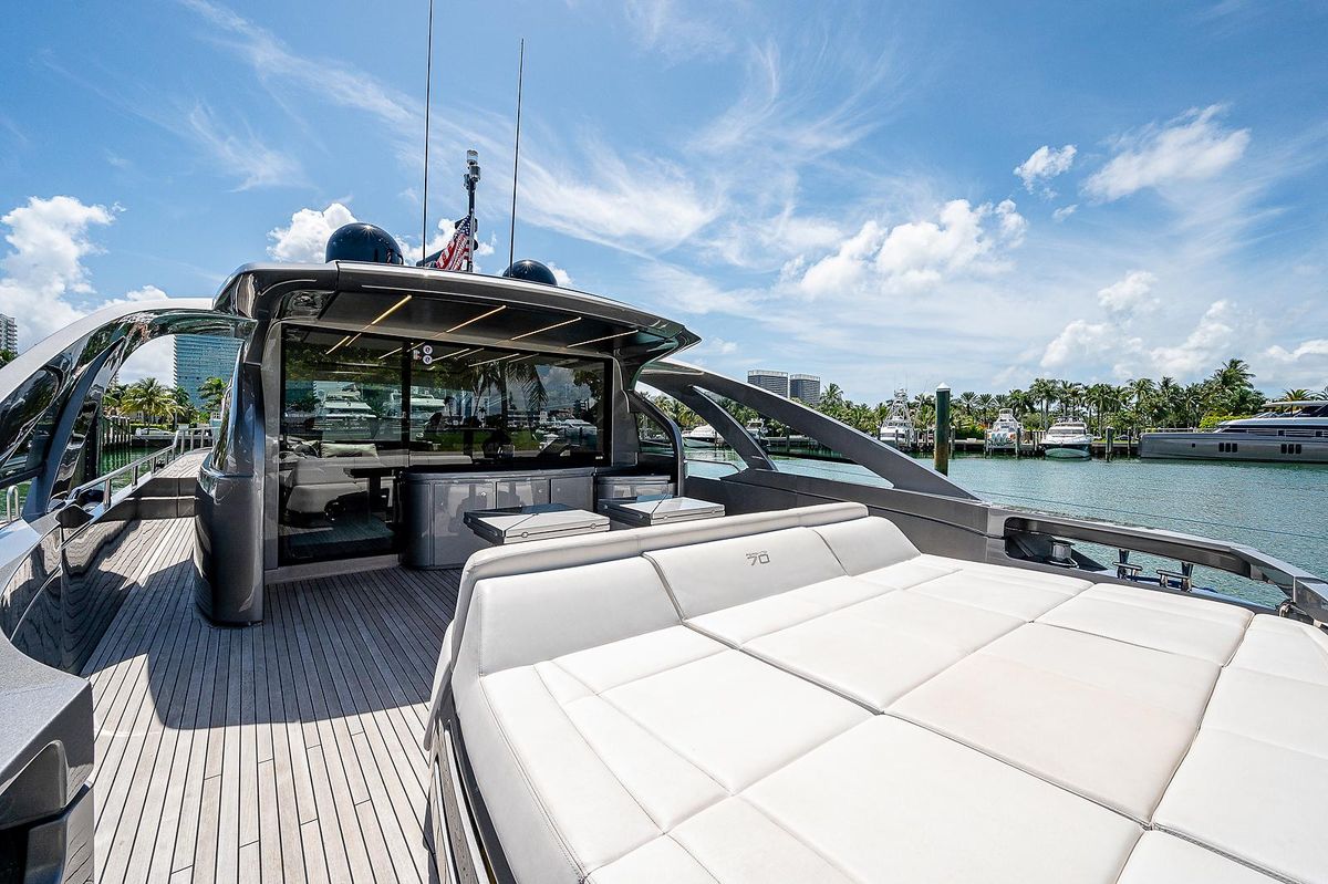 2015 Pershing 70 