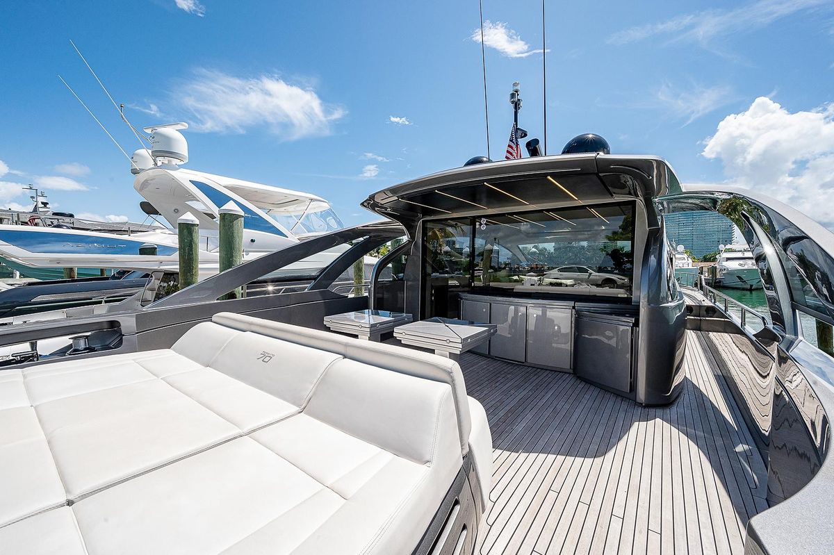 2015 Pershing 70 