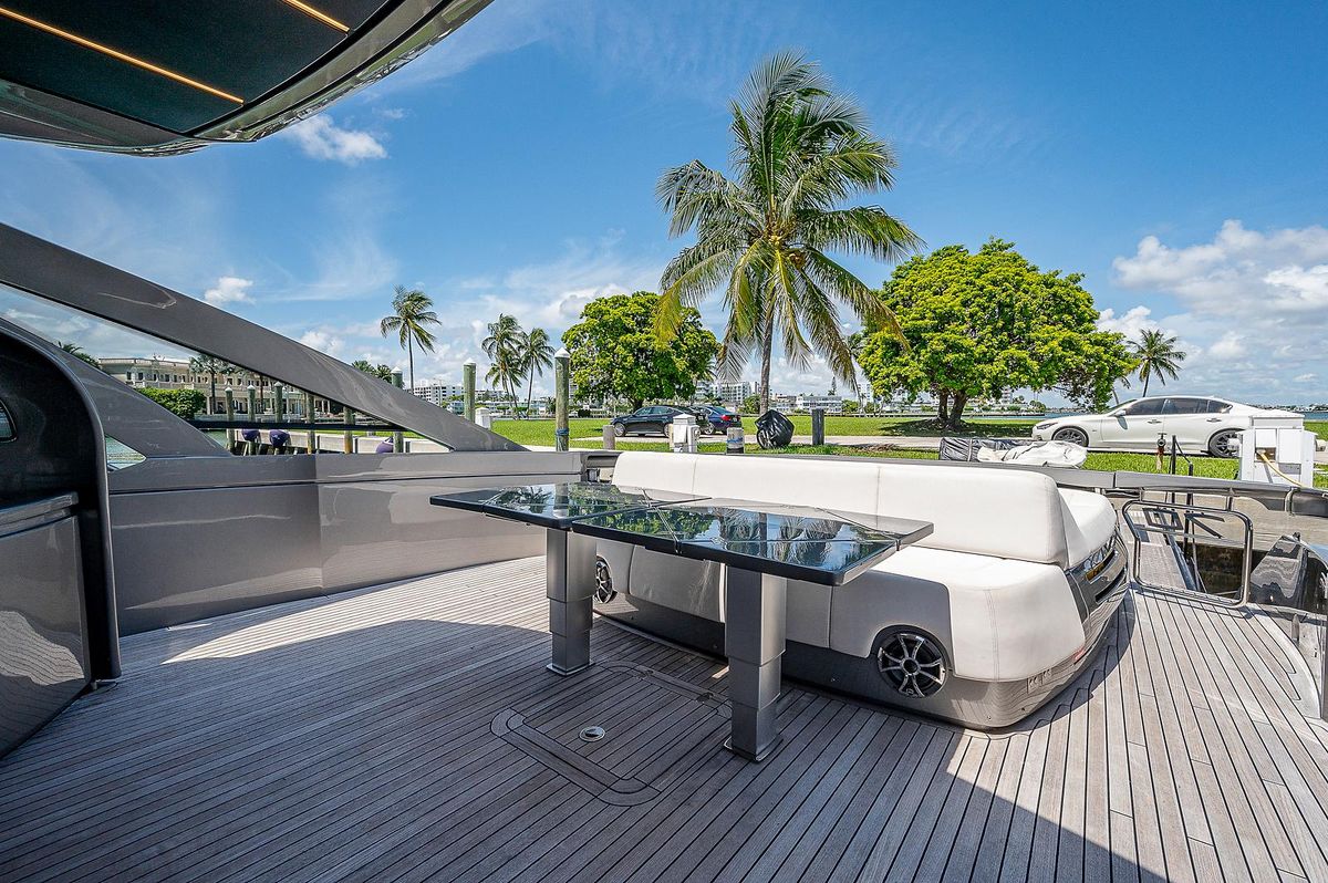 2015 Pershing 70 